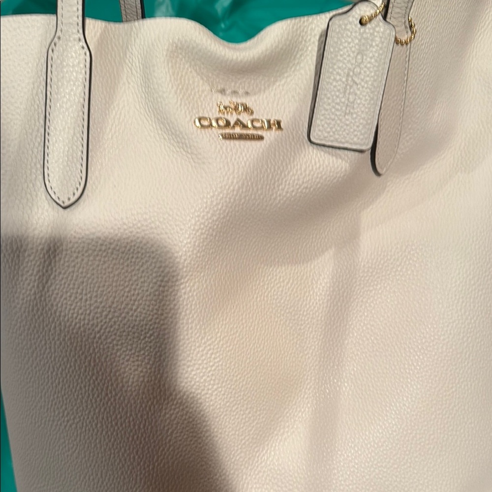 Coach White Leather Tote with Signature Craftsmanship